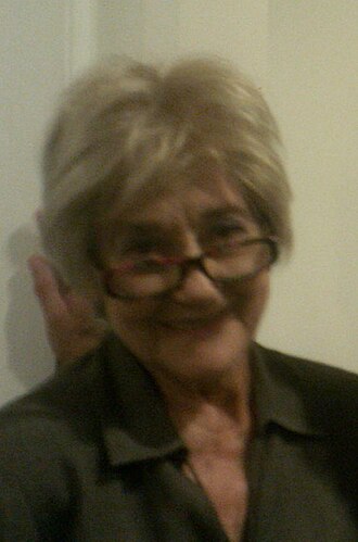 Liz Fraser (doğum adı: Elizabeth Joan Winch)