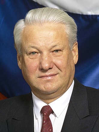 Boris Yeltsin, Rusya Devlet Başkanı olarak göreve başladı.