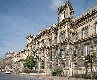 İstanbul Yüksek Mühendis Okulu, yeniden düzenlenerek İstanbul Teknik Üniversitesi haline getirildi. Teknik Üniversite; İnşaat, Mimarlık, Makina ve Elektrik Fakülteleri olmak üzere dört fakülteye ayrıldı.