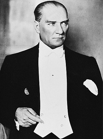 Mustafa Kemal Paşa'ya yönelik İzmir Suikastı girişimi sebebiyle Ziya Hurşit ve arkadaşları idam edildi.