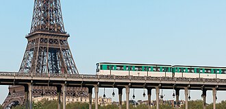 Paris metrosu açıldı.